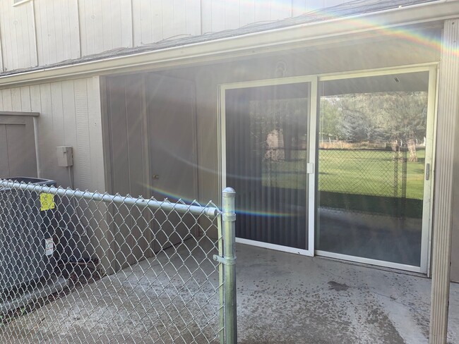 Foto del edificio - 248 Eagle Glen Ln