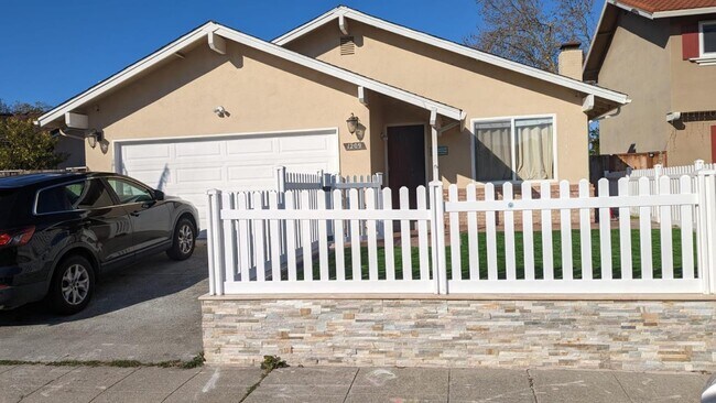 Building Photo - 1209 Sunrise Way