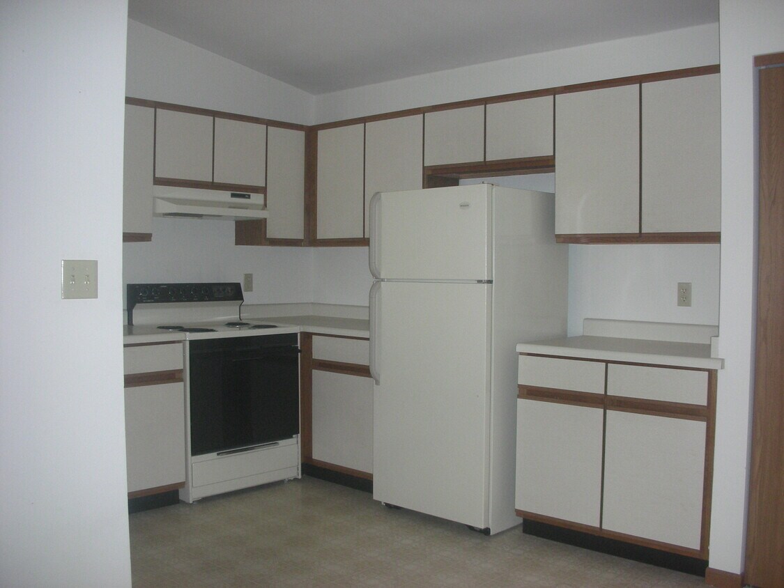 kitchen - 1806 N Washington St