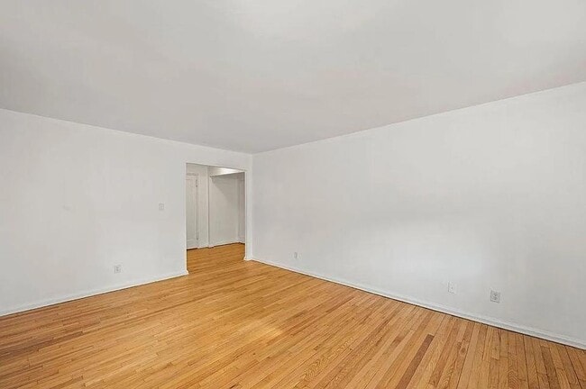 Building Photo - 302 96th St