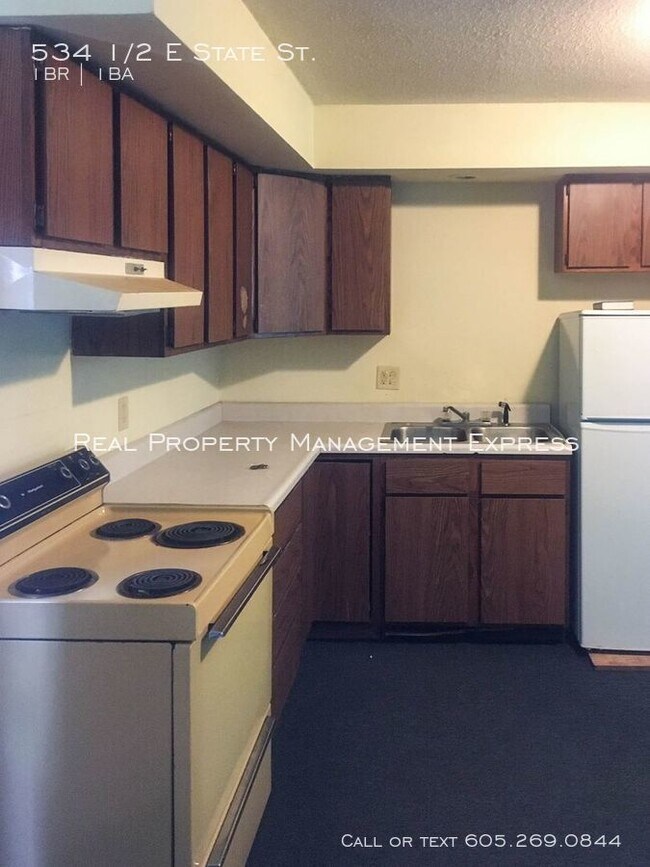 Building Photo - Lower level apartment next to Willow Creek