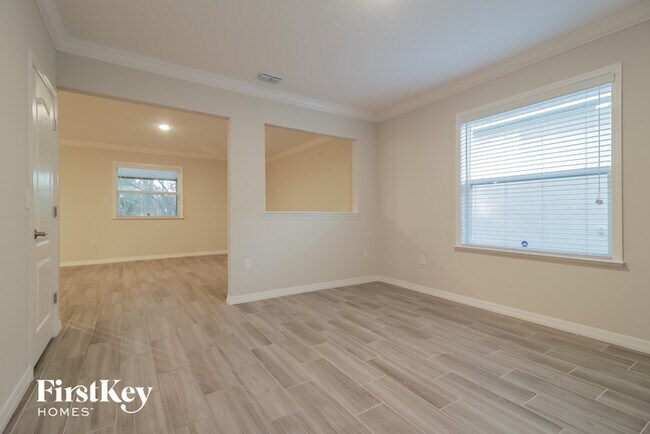 Foto del edificio - 5644 Reagan Ave