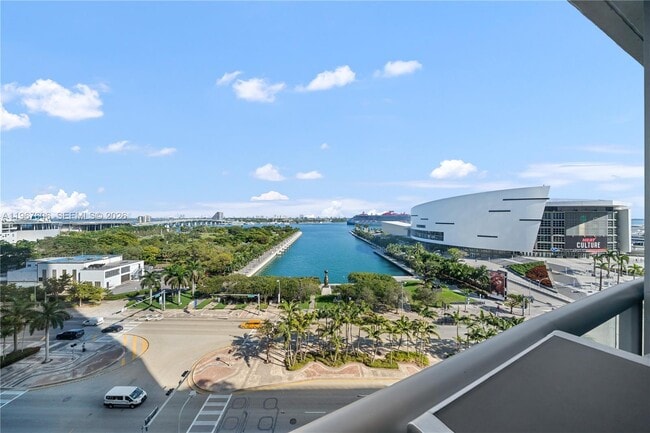 Foto del edificio - 888 Biscayne Blvd