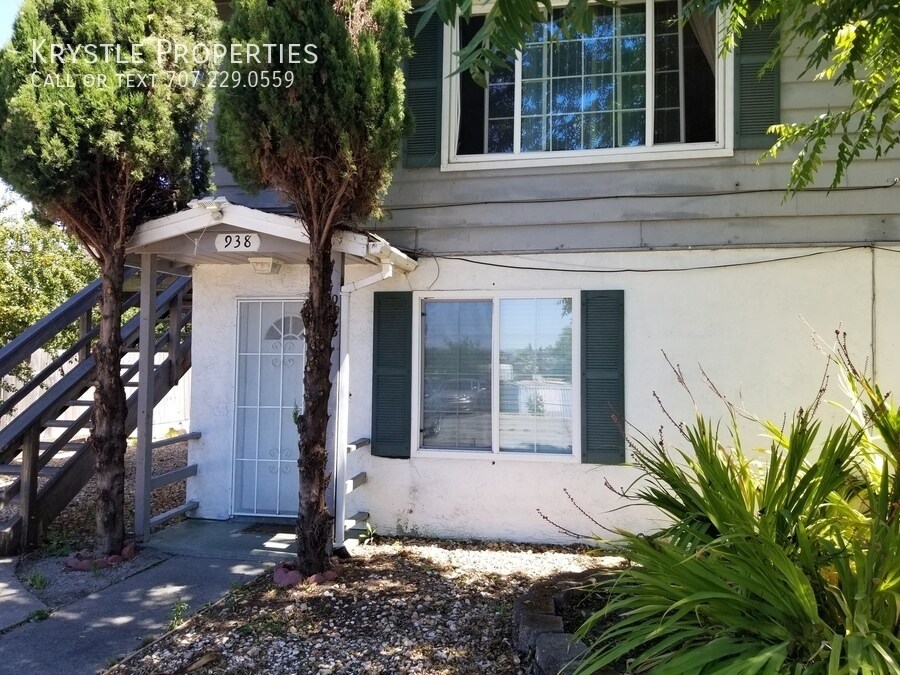 Building Photo - Nice lower level unit