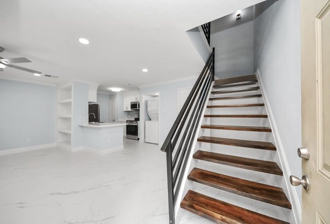 Building Photo - 3600 Jeanetta St