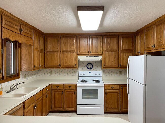 Foto del edificio - Three Bedroom Brick Ranch in Terrell with views of Lake Norman