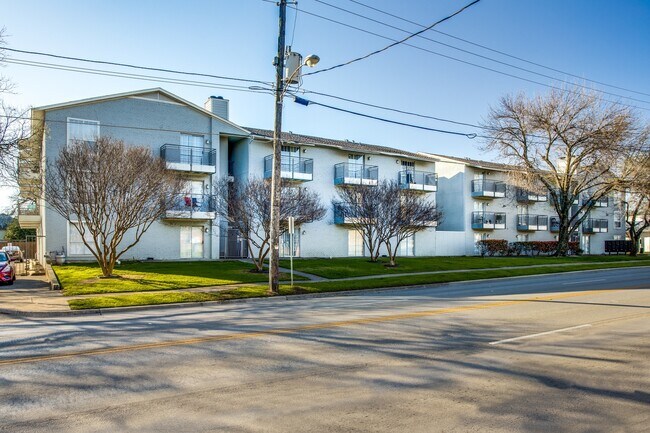 Building Photo - Gastonian - 207