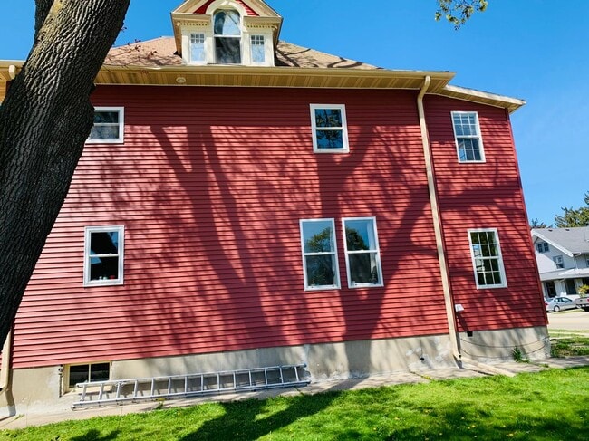 Building Photo - 1414 Main St