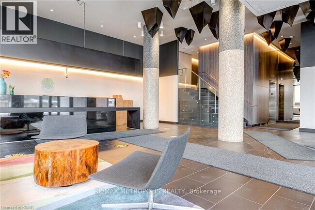 Building Photo - 85 Duke St W