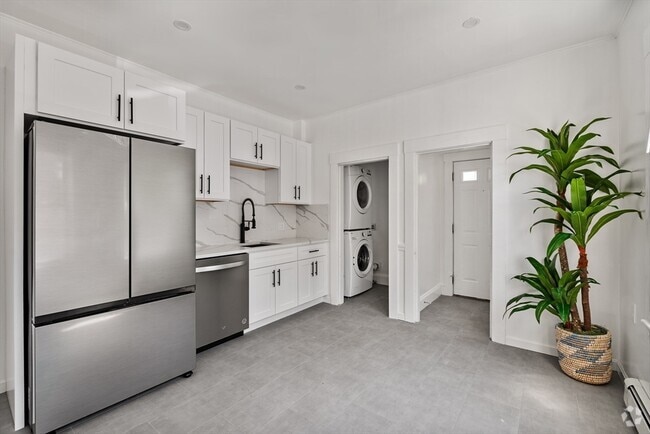 Building Photo - 279 E Squantum St