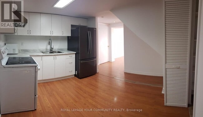 Building Photo - 106 Connaught Ave