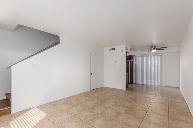 Foto del edificio - 2 bedroom townhouse $1199.00