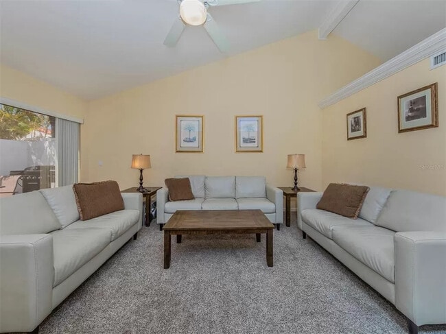 Foto del edificio - 1585 Tarpon Center Dr