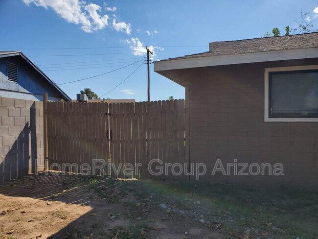 Foto del edificio - 4023 N 80th Dr