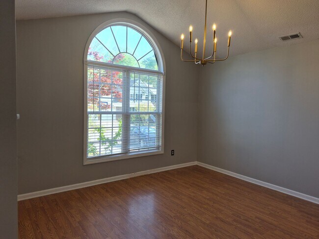 Foto del edificio - NEW LISTING!!!!!