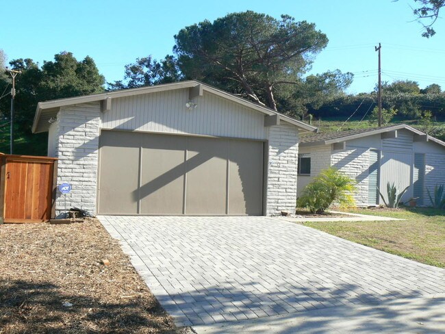 Building Photo - 737 Calabria Dr