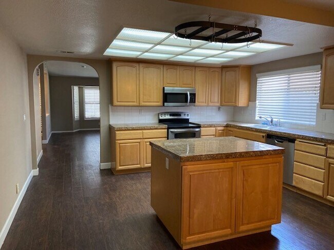 Foto del edificio - Charming, Modern Upgraded 3-Bedroom Home w...