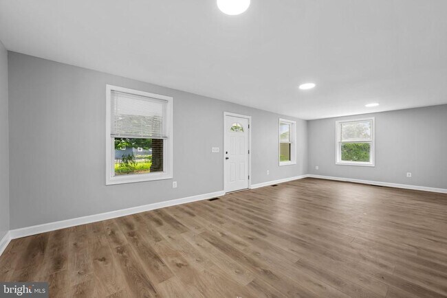 Building Photo - 1520 Dorchester Ave