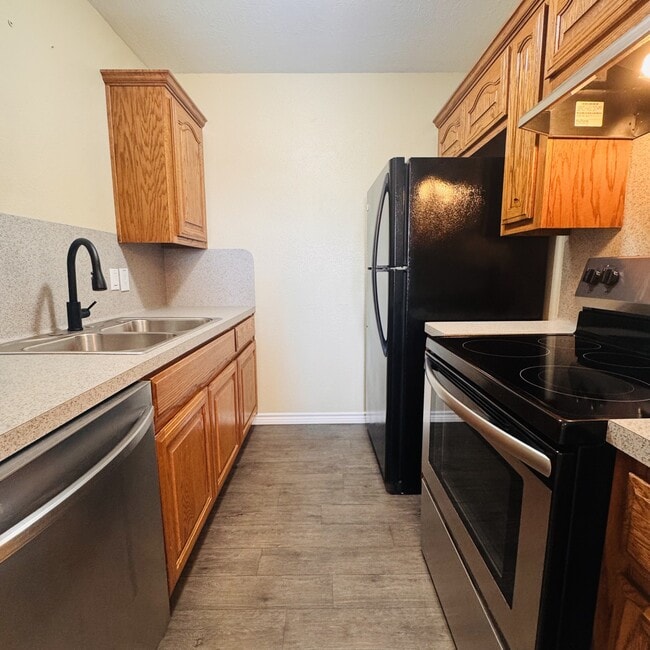Building Photo - 6824 Camden Ln