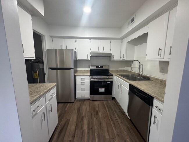 Foto del edificio - 713 Woodvale Ave