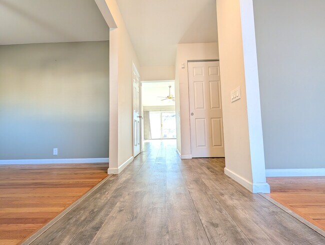 Foto del edificio - 3670 Tremont Dr