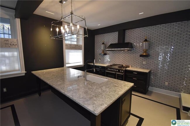 Building Photo - 100 N 4th St