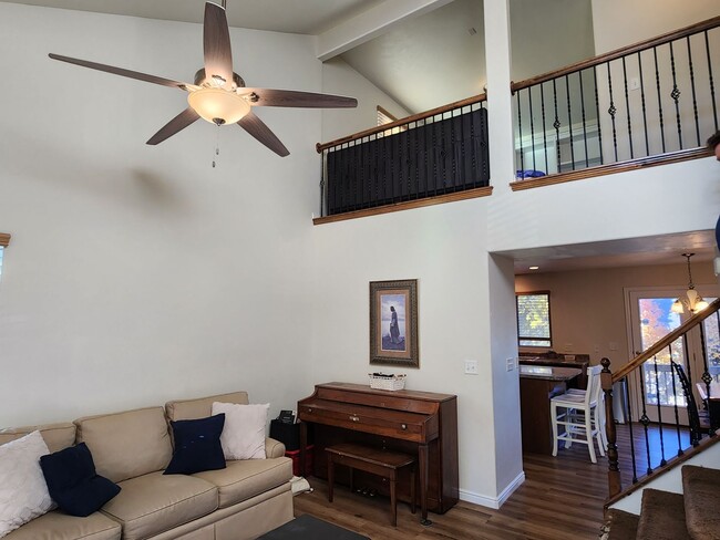 Building Photo - Great 5 Bed 2.5 Bath Home Newly Remodeled