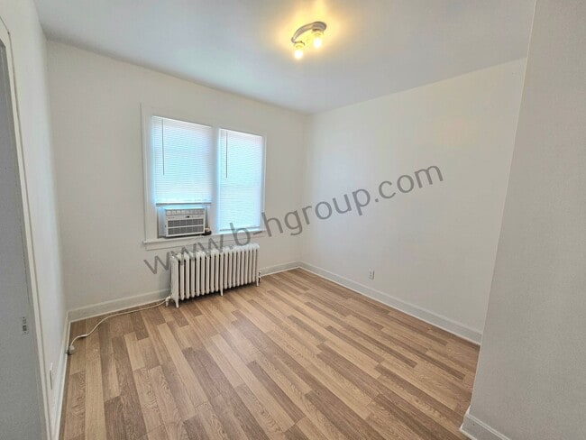 Foto del edificio - 2106 52nd St