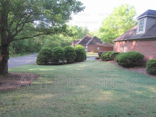 Building Photo - 443 Scenic View Ln