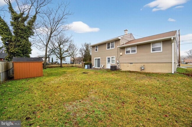 Building Photo - 5421 Henderson Way