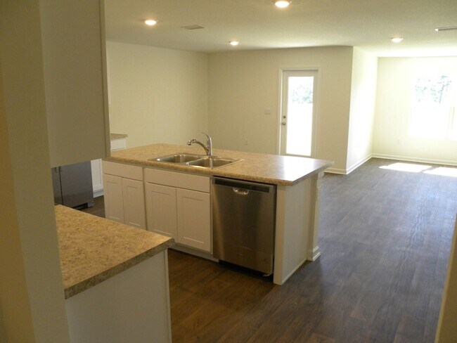 Foto del edificio - *****AVAILABLE NOW*****