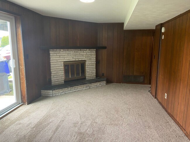 Foto del edificio - 4130-4136 Canterbury Dr