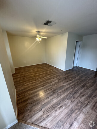 Building Photo - 600 Hosking Ave