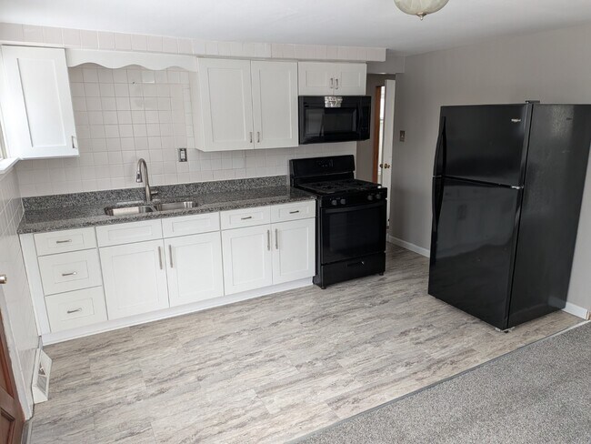 Foto del edificio - Four Bedroom Home In Fort Cherry School District With One Acre!