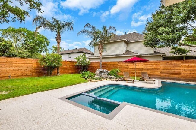 Foto del edificio - 419 Lakeside Estates Dr