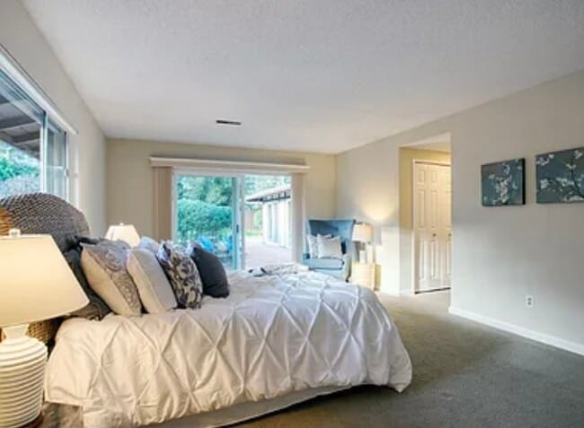 bedroom #1 - 100 Country Club Dr