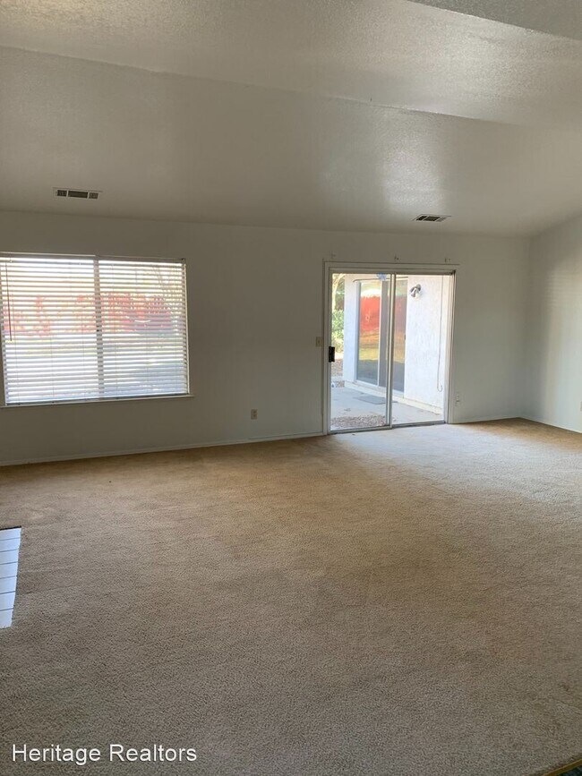Building Photo - 3 br, 2 bath House - 1090 Cherry Ln