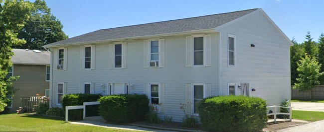 Building Photo - 2411 Camelot Blvd