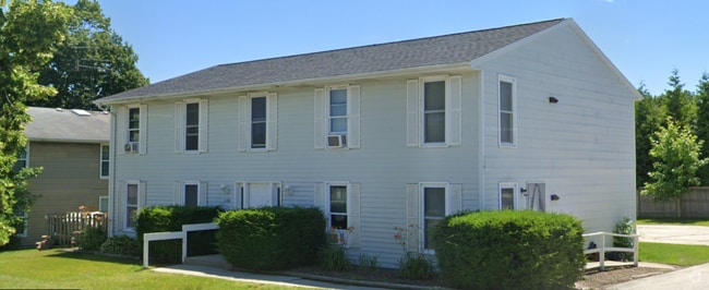 Building Photo - 2411 Camelot Blvd