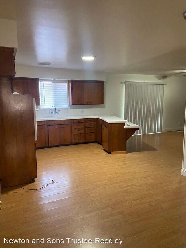 Building Photo - 3 br, 2 bath House - 1536 S Klein Avenue