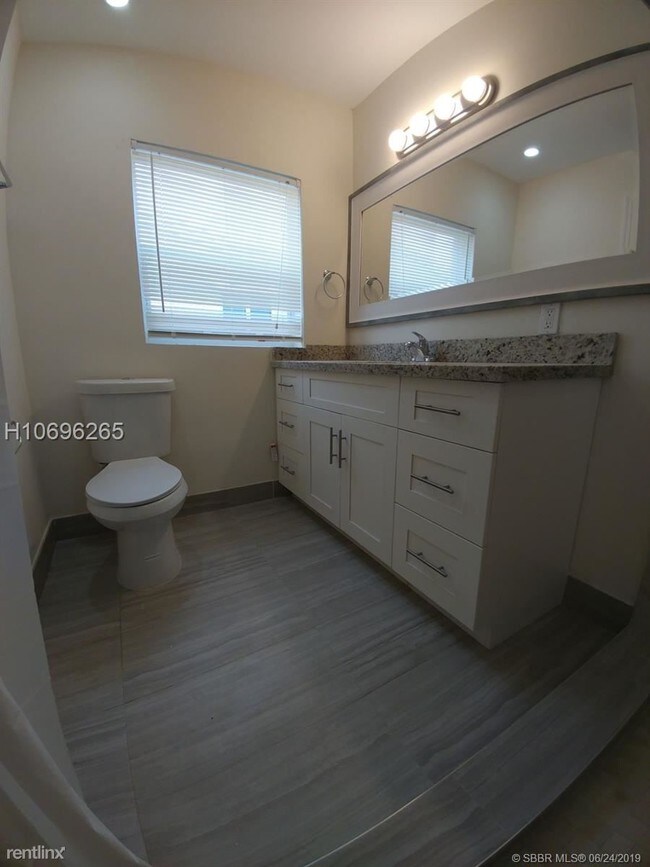 Building Photo - 3 br, 2.5 bath  - 650 Tennis Club Dr