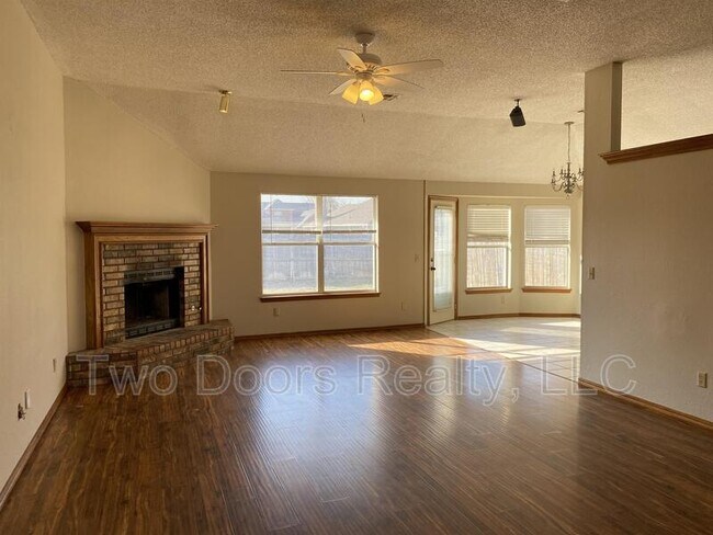 Photo - 13101 Mapleleaf Dr House