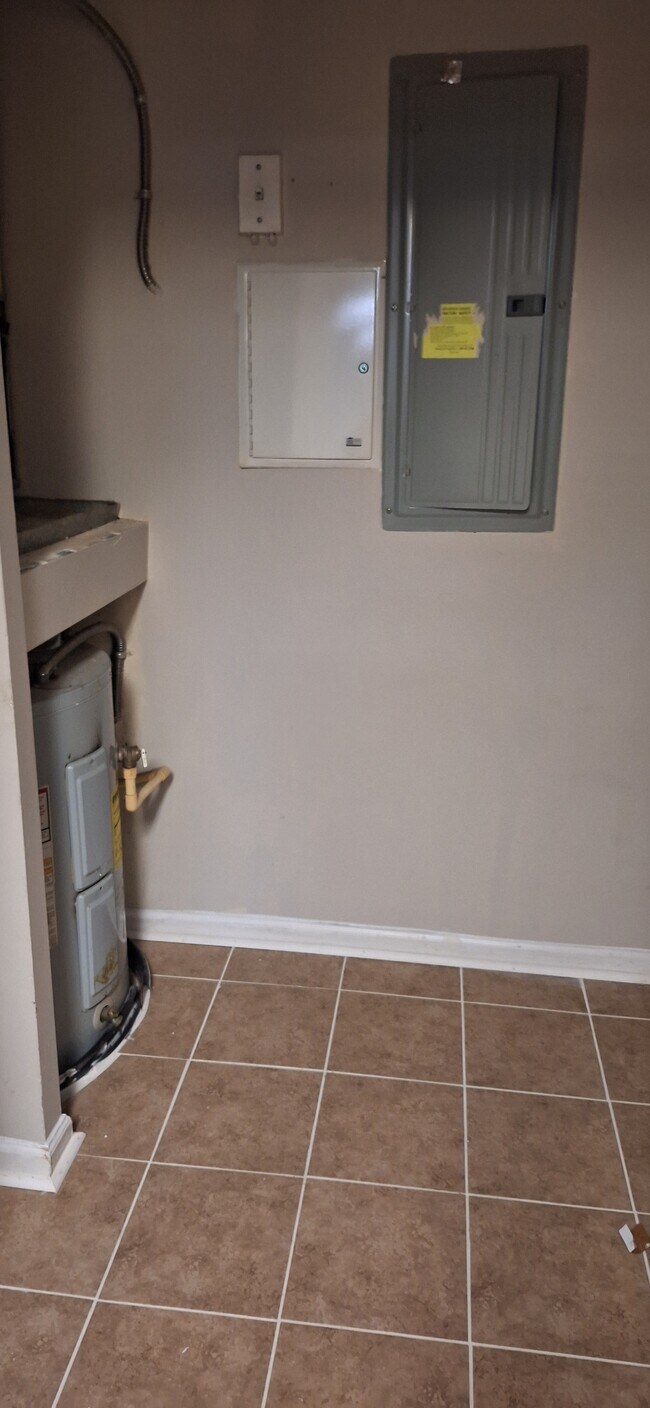 Foto del edificio - 8301 Waldrop Pl