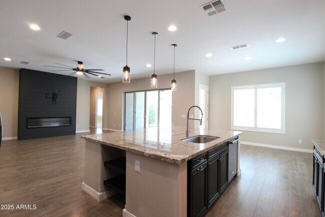 Building Photo - 10463 E Sanger Ave