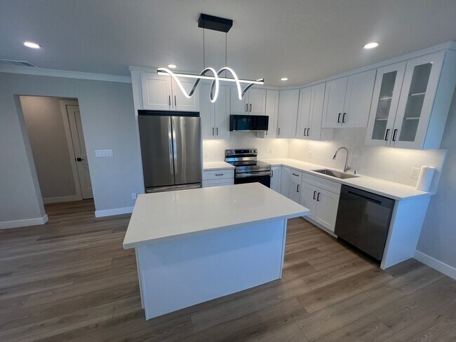 Foto del edificio - 630 Hollenbeck Ave