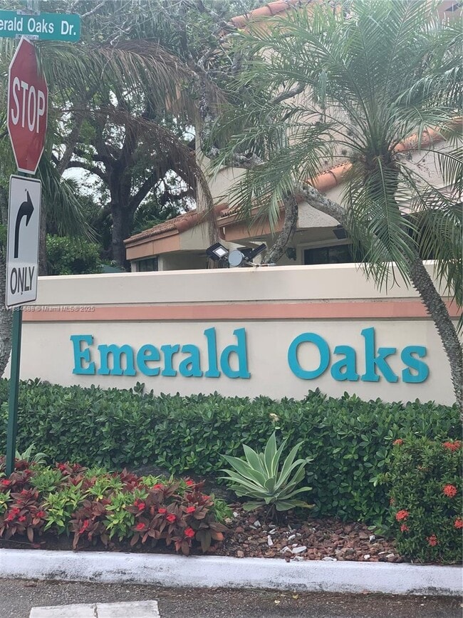 Building Photo - 3400 Emerald Oaks Dr
