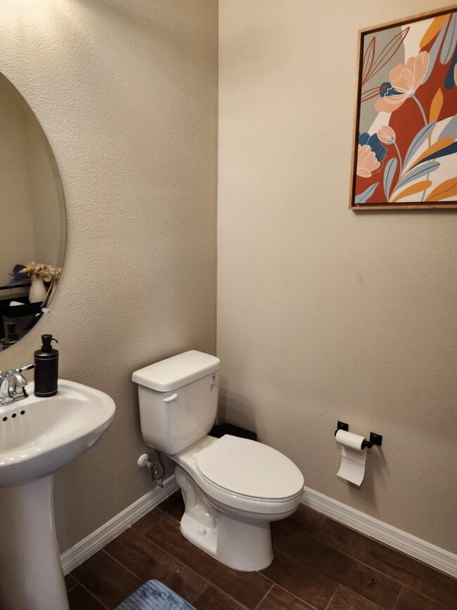 Foto del edificio - 6331 Laurelcrest Gln