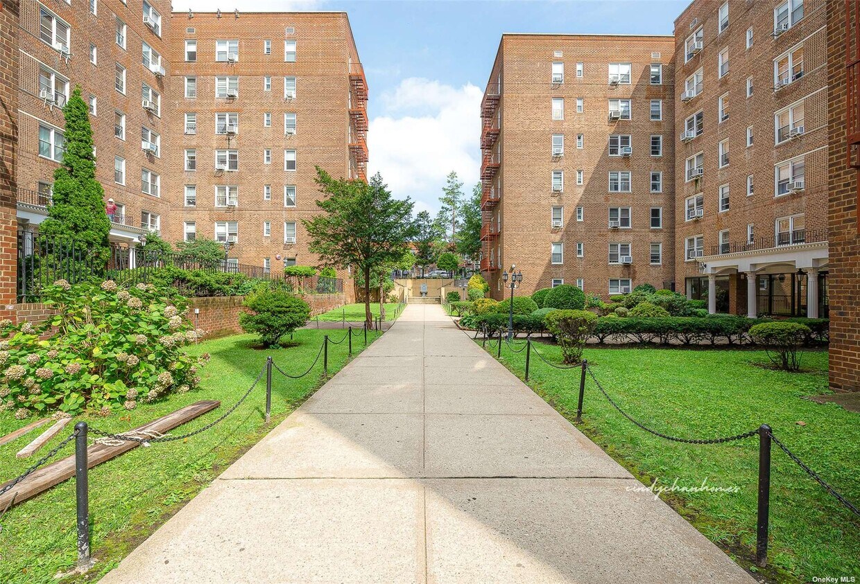 Primary Photo - 10525 64th Ave