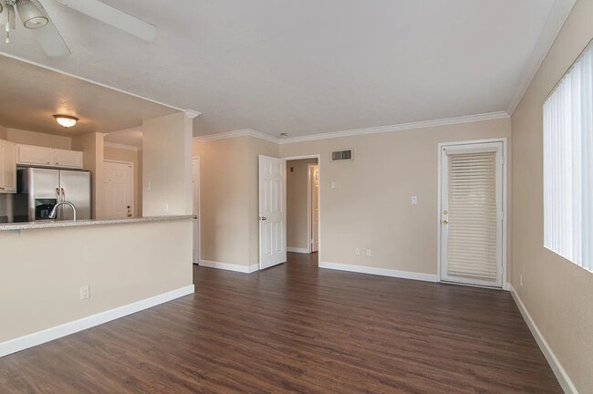 Building Photo - 7405 Charmant Dr