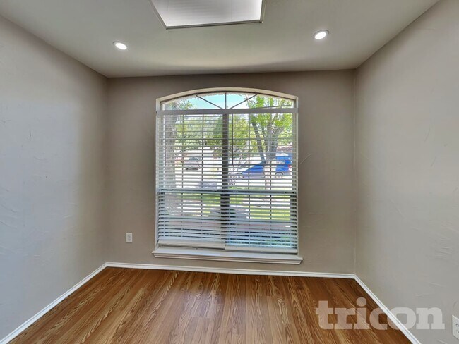 Foto del edificio - 1109 Glen Creek Dr